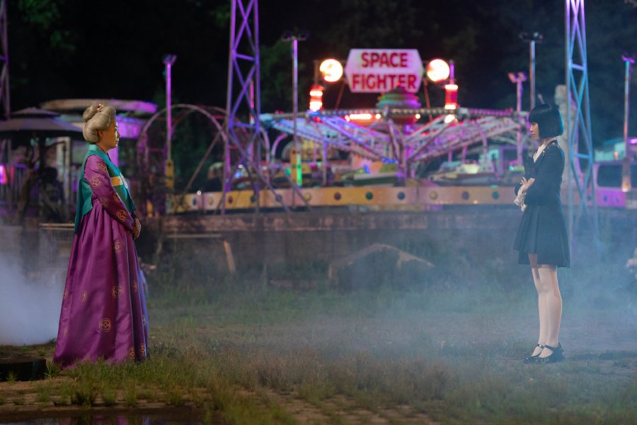 Ra Mi Ran And Lee Re Stand Opposite Each Other With Conflicting Beliefs About Wishes In New Fantasy Film