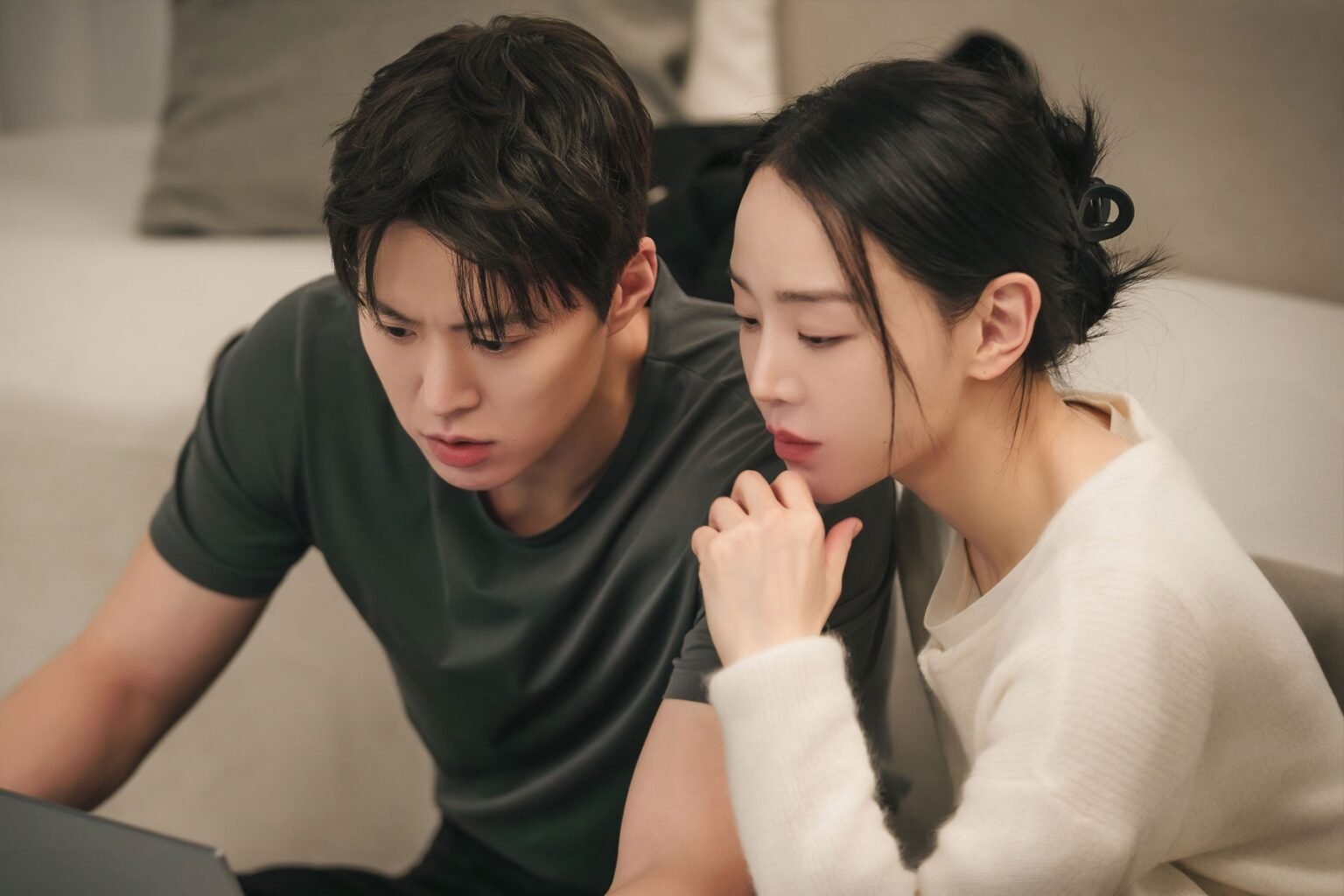 Shin Hae Sun And Gong Myoung Make An Adorable Office Couple In “Filing For Love” Shin Hae Sun And Gong Myoung Make An Adorable Office Couple In "Filing For Love"