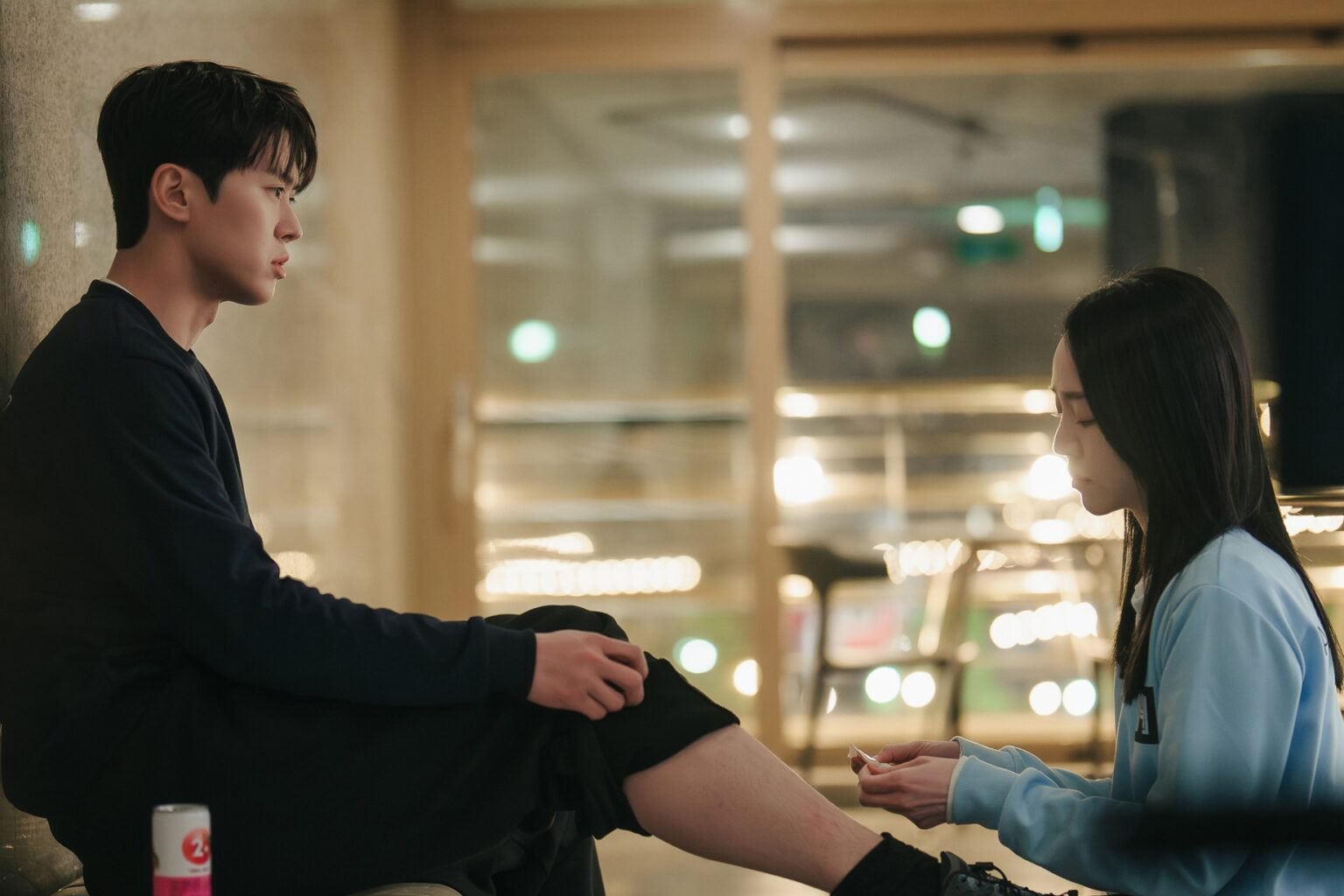 Shin Hae Sun Tends To An Injured Gong Myoung In "Filing For Love"