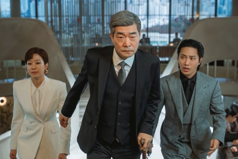 Son Hyun Joo Suddenly Announces Retirement And Sparks A Fierce Succession Battle In “Reborn Rookie” Son Hyun Joo Suddenly Announces Retirement And Sparks A Fierce Succession Battle In "Reborn Rookie"