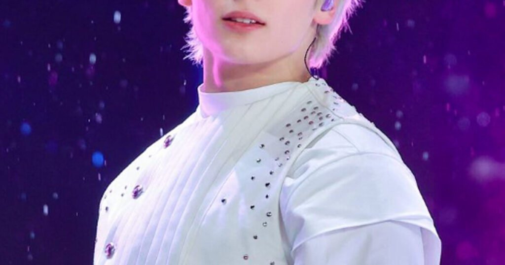 Top K-Pop Idol Scolds Staff For "Disrespecting" A Woman He'd "Burn The World" For 