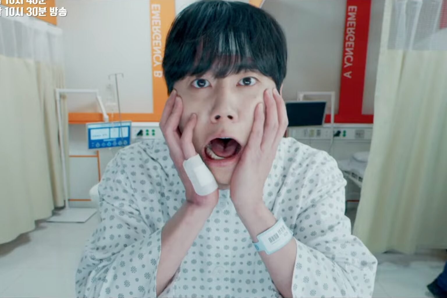 Watch: Lee Jun Young Is Shocked By What He Sees In The Mirror In “Reborn Rookie” Preview Watch: Lee Jun Young Is Shocked By What He Sees In The Mirror In "Reborn Rookie" Preview