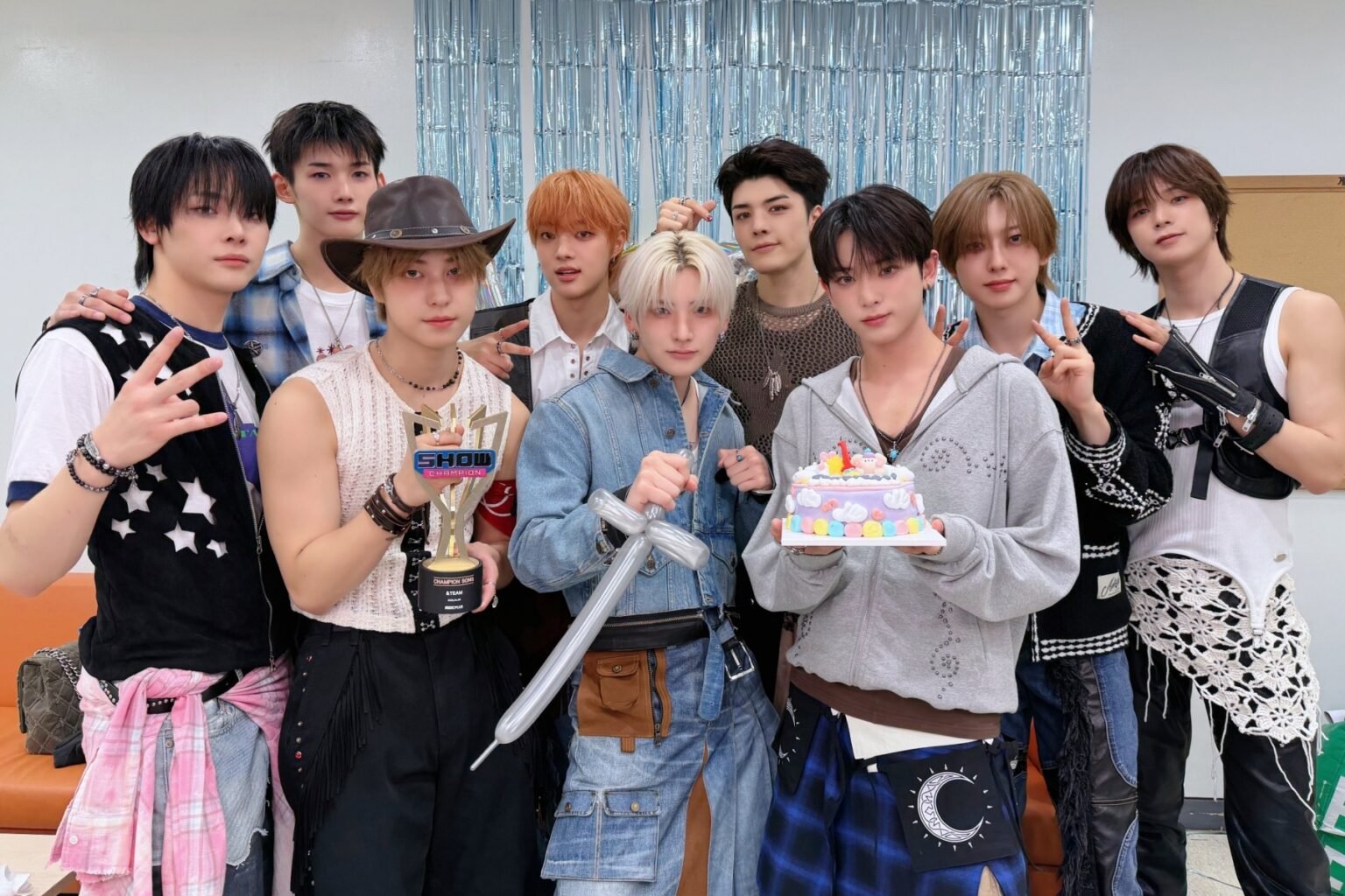 Watch: &TEAM Takes 1st Win For "We On Fire" On "Show Champion"; Performances By Xdinary Heroes, CLOSE YOUR EYES, And More