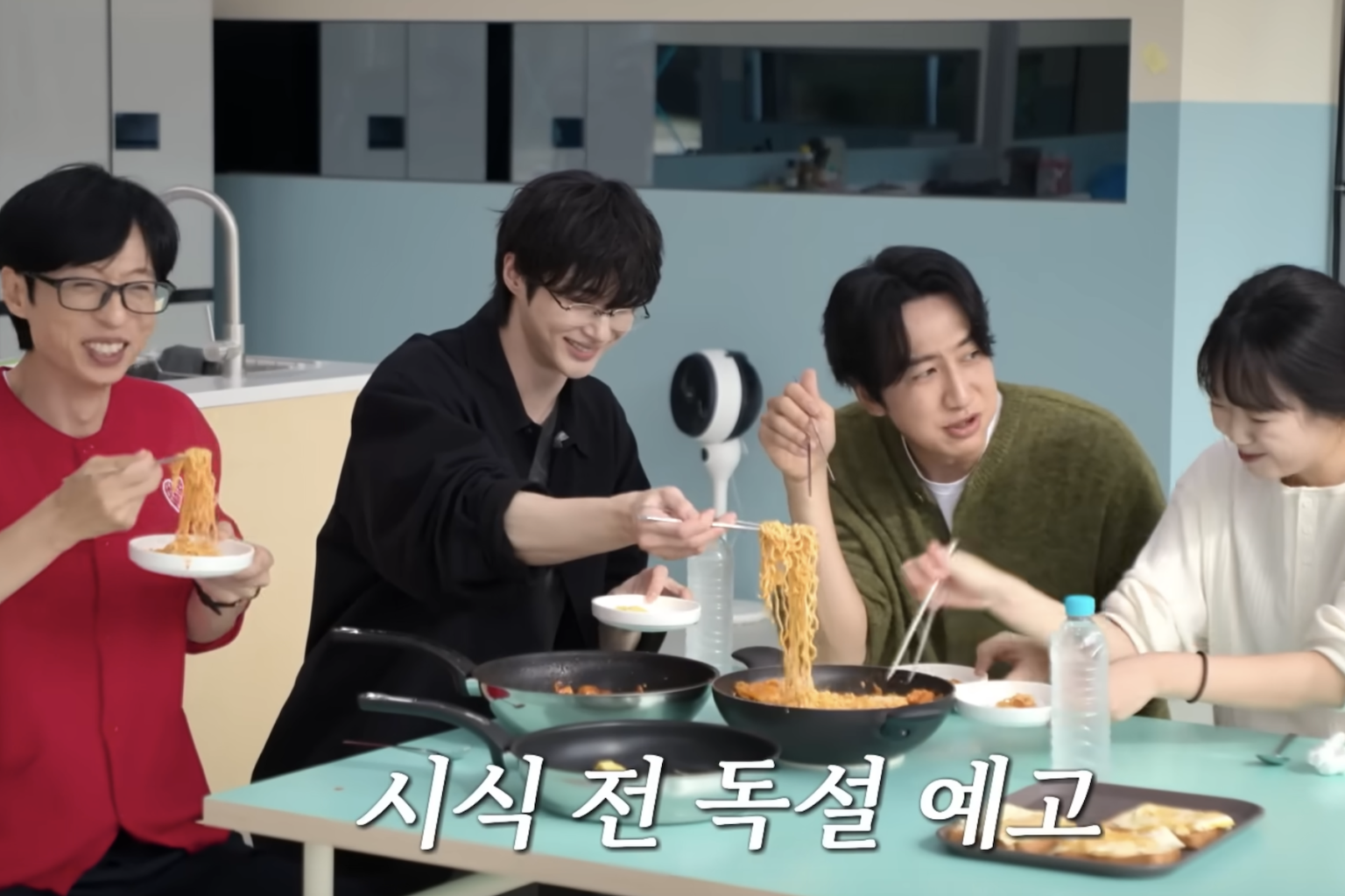 Watch: Yu Jae Seok, Byeon Woo Seok, Lee Kwang Soo, And Ji Ye Eun Critique Each Other's Dishes In “Jae Seok’s B&B Rules!”