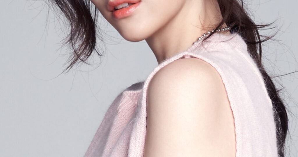 "Yumi's Cells" Actress Revealed To Come From Elite Rich Family