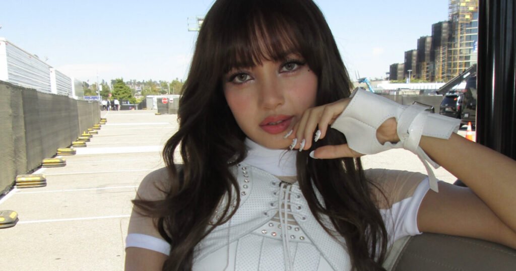 BLACKPINK’s Lisa Proves She’s Young And Rich Once Again BLACKPINK's Lisa Proves She's Young And Rich Once Again