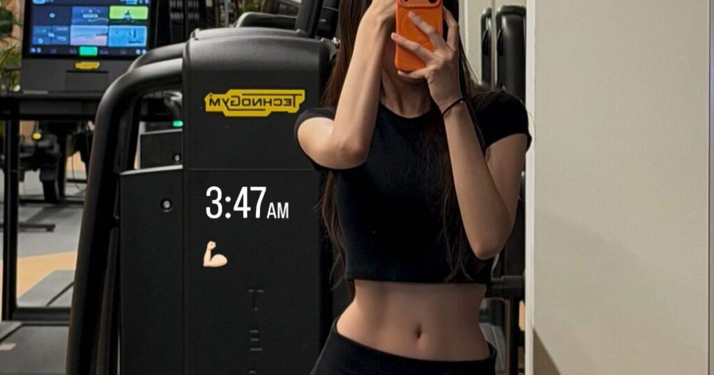 Beloved Actress Shows Off Toned Abs At 3AM Workout Beloved Actress Shows Off Toned Abs At 3AM Workout