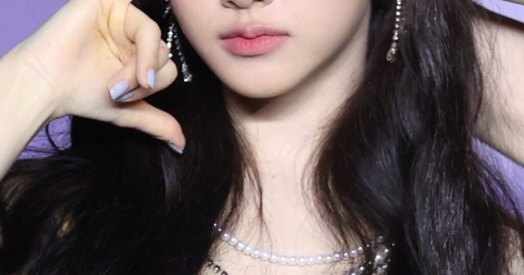 Fifth-Gen Girl Group Member Accused Of Being An “Ilbe” User, Netizens Condemn Lack Of Response