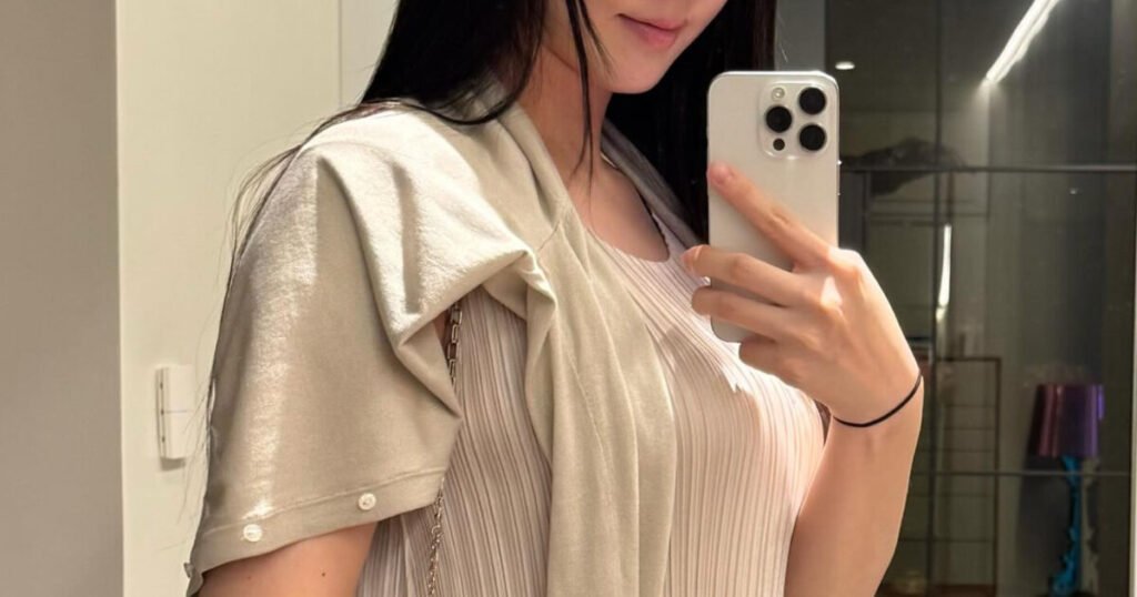 Girl Group Idol Shows Off Baby Bump After Surprise Pregnancy Announcement Girl Group Idol Shows Off Baby Bump After Surprise Pregnancy Announcement