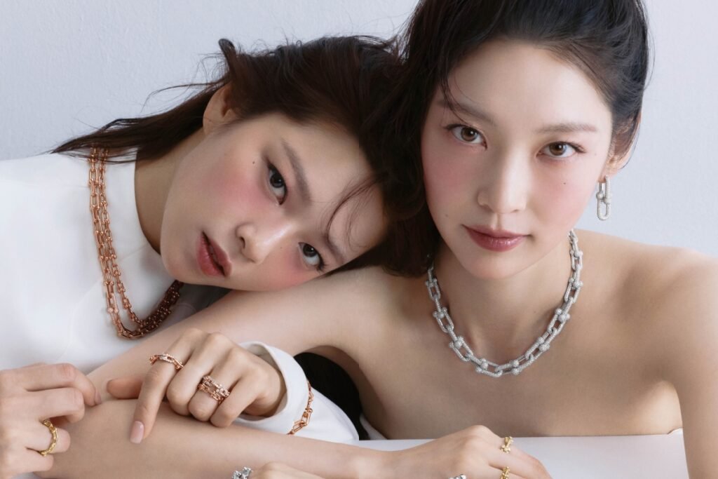 Gong Seung Yeon And TWICE's Jeongyeon Show Off Their Close Sisterly Bond