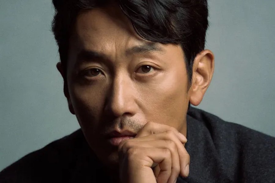 Ha Jung Woo In Talks To Star In Prequel Film Trilogy Of "Inside Men"