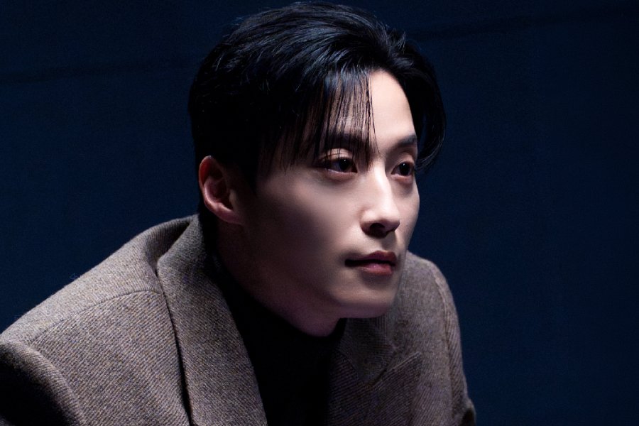 Heo Nam Jun Barely Contains His Anger During Police Interrogation In “My Royal Nemesis” Heo Nam Jun Barely Contains His Anger During Police Interrogation In “My Royal Nemesis”
