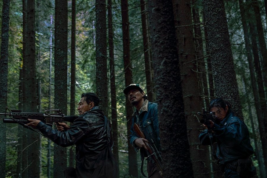 Hwang Jung Min, Zo In Sung, And Jung Ho Yeon Aim Their Guns At Alien Threat In New Film “HOPE” Hwang Jung Min, Zo In Sung, And Jung Ho Yeon Aim Their Guns At Alien Threat In New Film "HOPE"