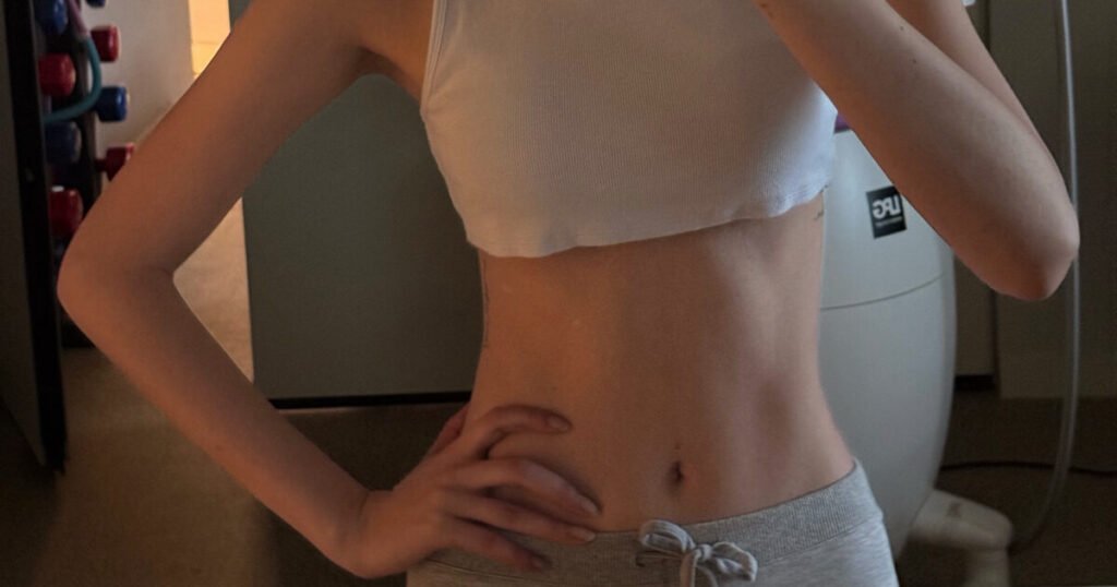 Irene Shows Off Toned Abs And Flawless Figure