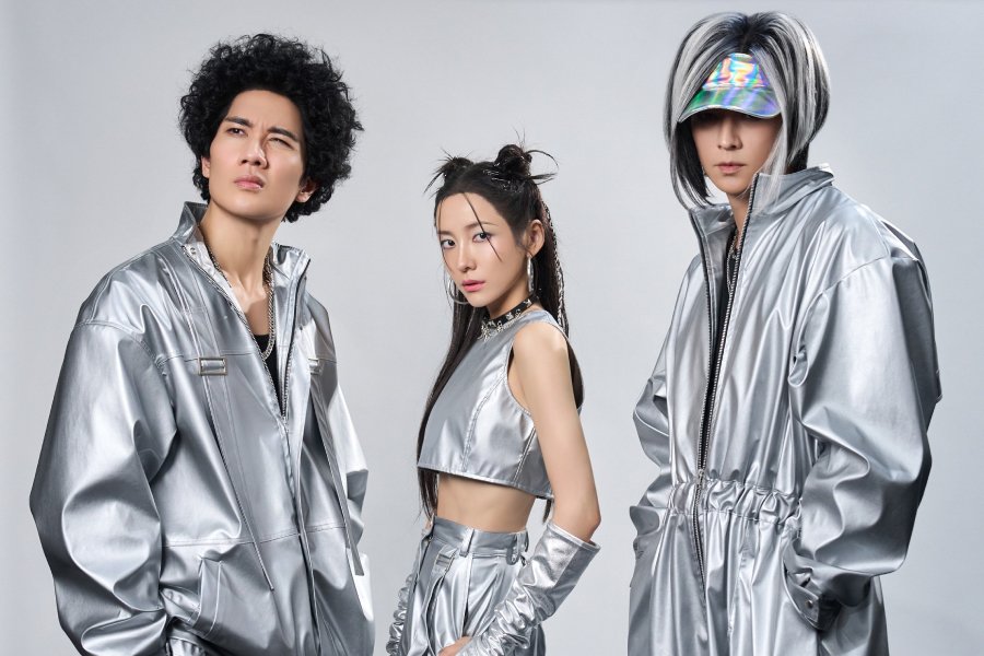 Kang Dong Won, Um Tae Goo, And Park Ji Hyun Stun In Retro-Futuristic Concept Photos For “Wild Sing”