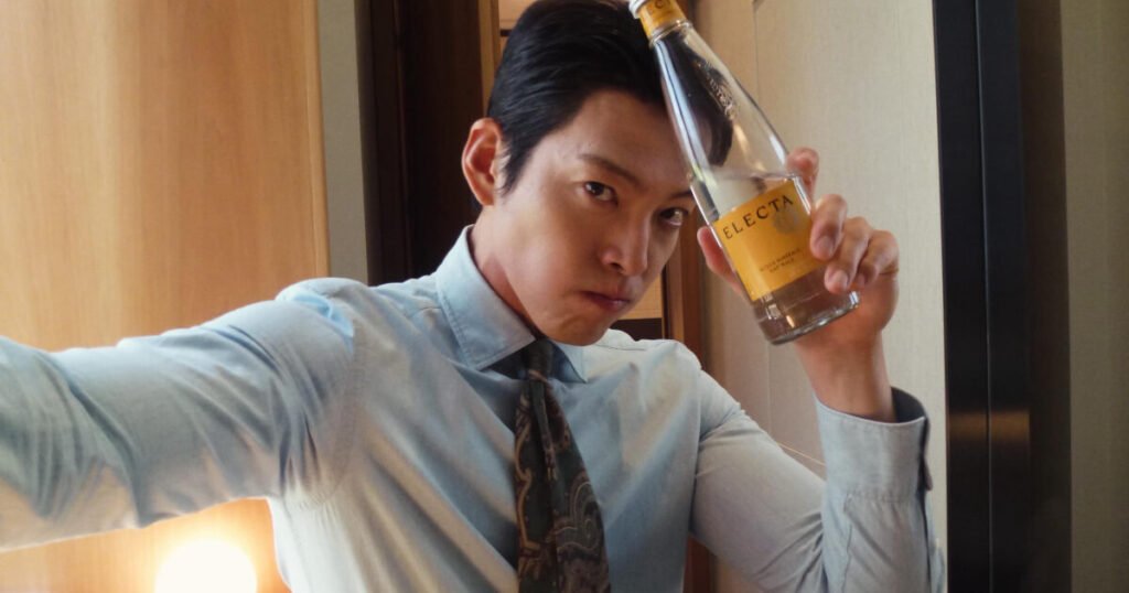 Kim Woo Bin Flaunts Visuals That Melted Shin Min Ah’s Heart Kim Woo Bin Flaunts Visuals That Melted Shin Min Ah's Heart