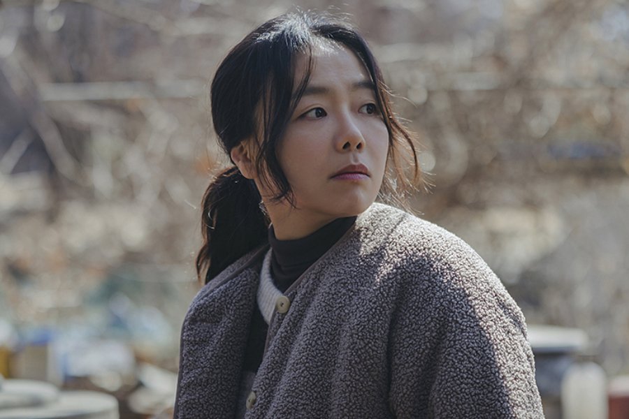 Lee Sang Hee Is An Unsettling Presence Who Changes The Course Of Events In “The Husband” Lee Sang Hee Is An Unsettling Presence Who Changes The Course Of Events In “The Husband”