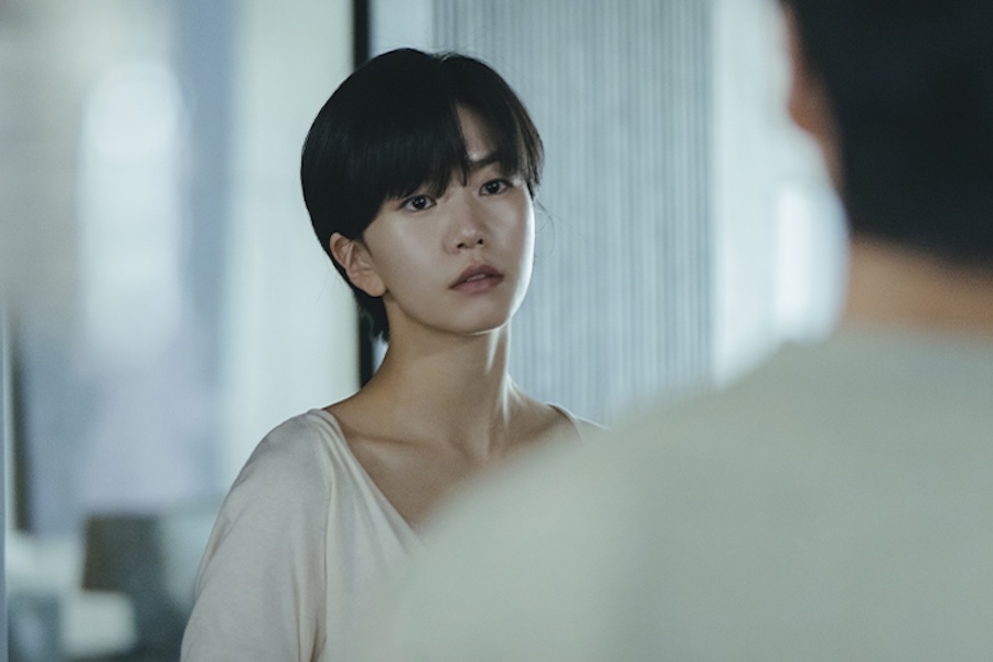 Lee Seol Faces Off With Her Husband Namkoong Min In New Drama "The Husband"