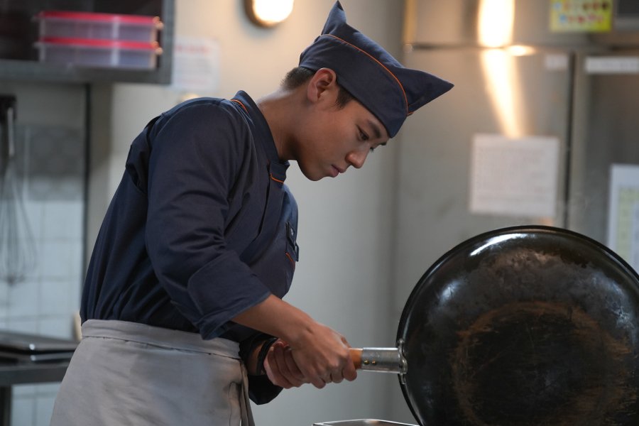 Park Ji Hoon Must Feed His Unit With Barely Any Supplies In “The Legend Of Kitchen Soldier”