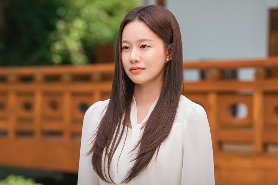 Park You Na Is Hani's Cool-Headed Younger Sister Who Never Settles In "Love On The Menu"