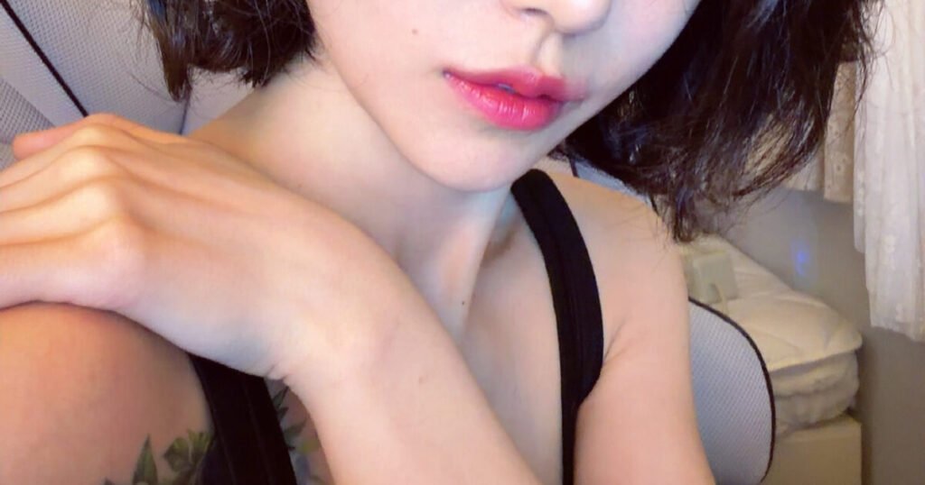 "Real Shaman, Fake Breasts" — Korean Shaman-Turned-Star Coolly Admits To Boob Job