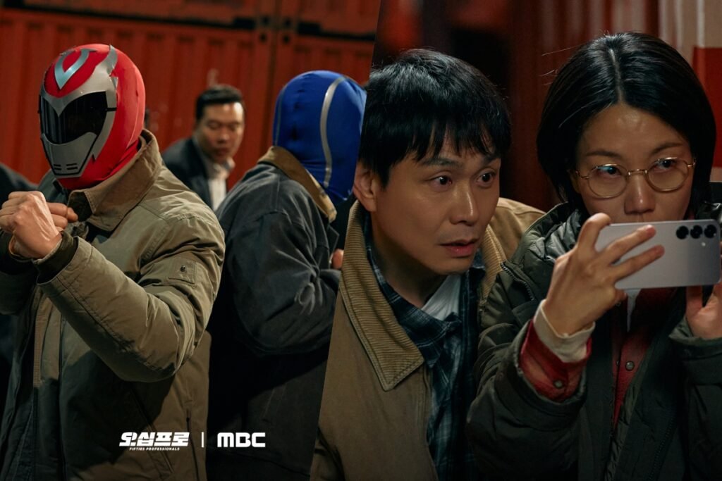 Shin Ha Kyun And Heo Sung Tae Raid Drug Smuggling Site In "Fifties Professionals"