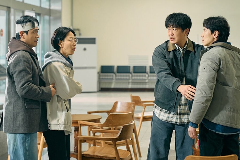 Shin Ha Kyun, Oh Jung Se, Heo Sung Tae, And Kim Shin Rok Face Off In A Four-Way Confrontation In "Fifties Professionals"