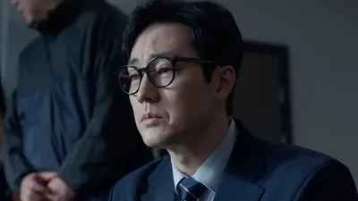 So Ji Sub's Life is Turned Upside Down in New Trailer for "Agent Kim Reactivated"