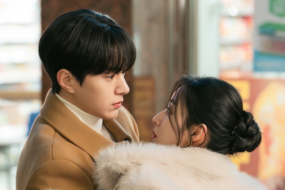 Sparks Fly Between Kim Myung Soo And Kang Min Ah In New Drama “Love In Sync” Sparks Fly Between Kim Myung Soo And Kang Min Ah In New Drama "Love In Sync"