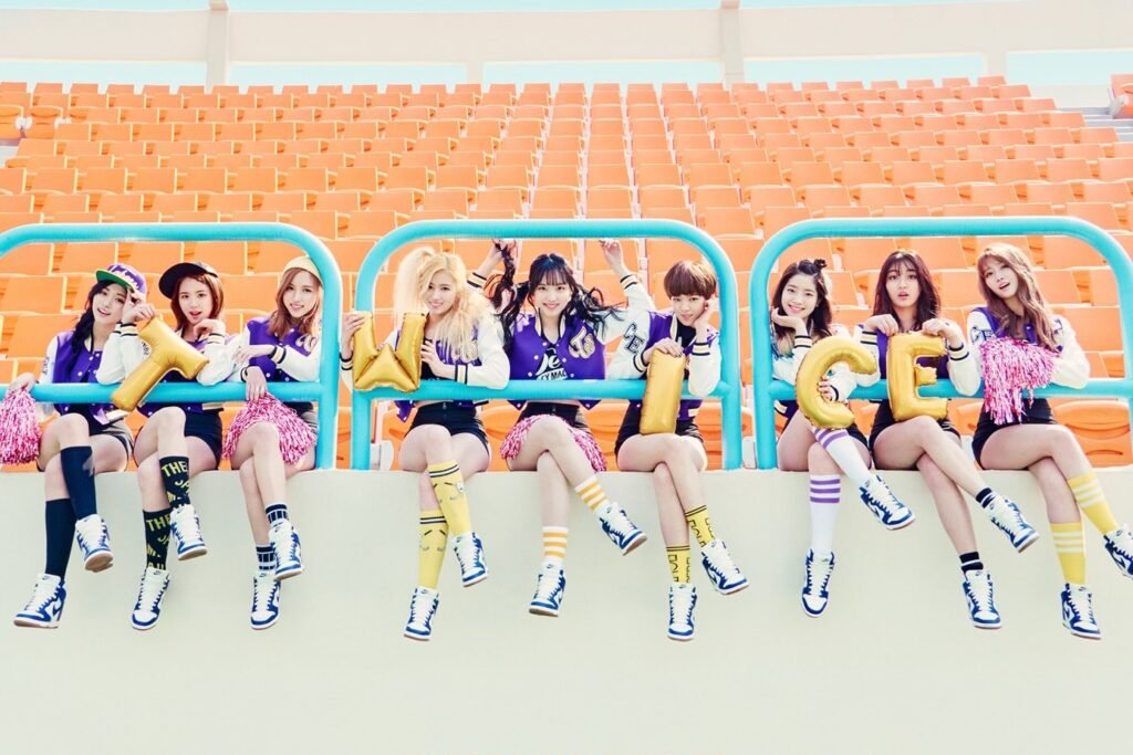 TWICE’s “CHEER UP” Becomes Their 5th MV To Hit 600 Million Views TWICE's "CHEER UP" Becomes Their 5th MV To Hit 600 Million Views