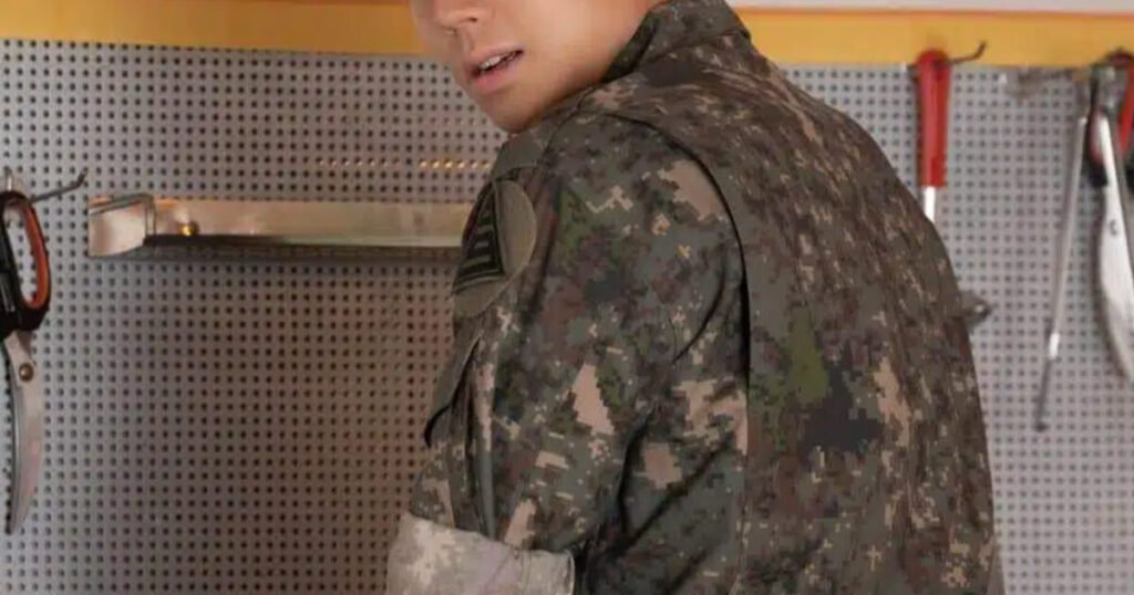 Top Idol-Turned-Actor Declares He Will Enlist Even If His Agency Stops Him