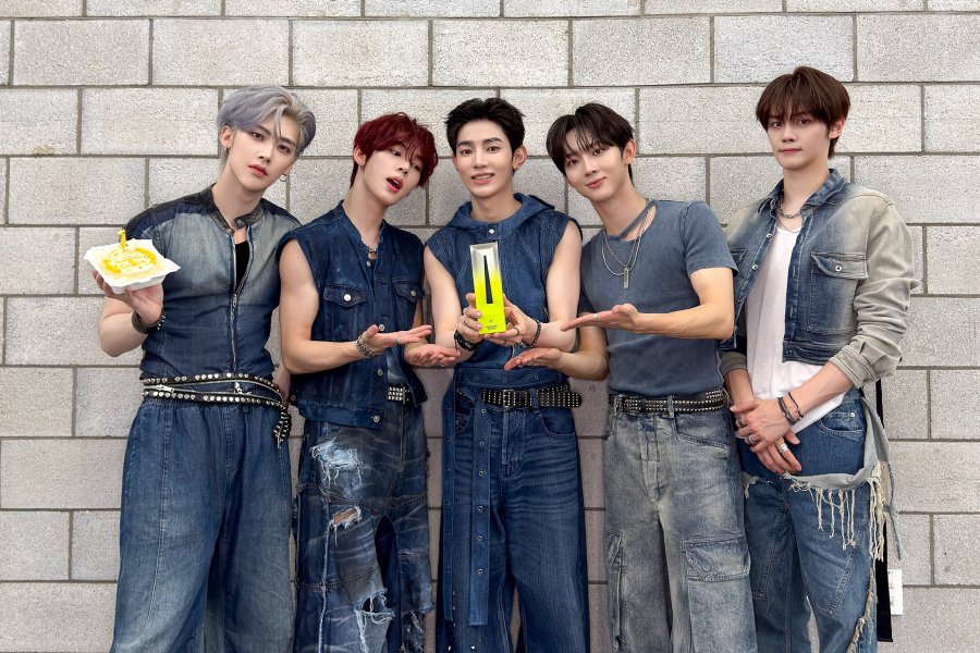 Watch: AND2BLE Takes 1st-Ever Win On "The Show" With "Curious"