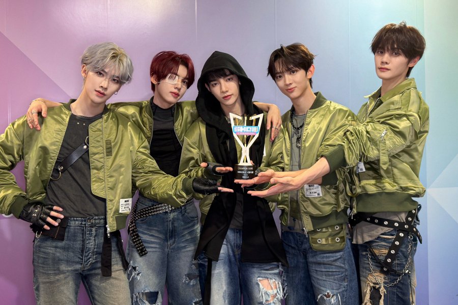 Watch: AND2BLE Takes 2nd Win For "Curious" On "Show Champion"; Performances By XLOV, ALPHA DRIVE ONE, And More