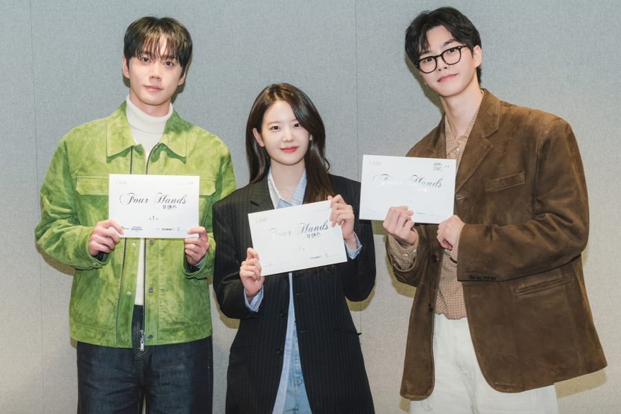 Watch: Song Kang, Lee Jun Young, Jang Gyuri, And More Share How They Prepared For Upcoming Music Drama “Four Hands” Watch: Song Kang, Lee Jun Young, Jang Gyuri, And More Share How They Prepared For Upcoming Music Drama “Four Hands”