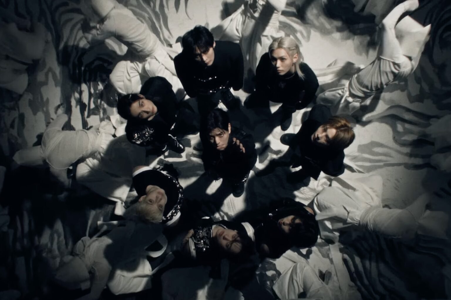 Watch: Stray Kids Announces Comeback Date And World Tour With MV Teaser For Pre-Release Single “RUN IT” Watch: Stray Kids Announces Comeback Date And World Tour With MV Teaser For Pre-Release Single "RUN IT"