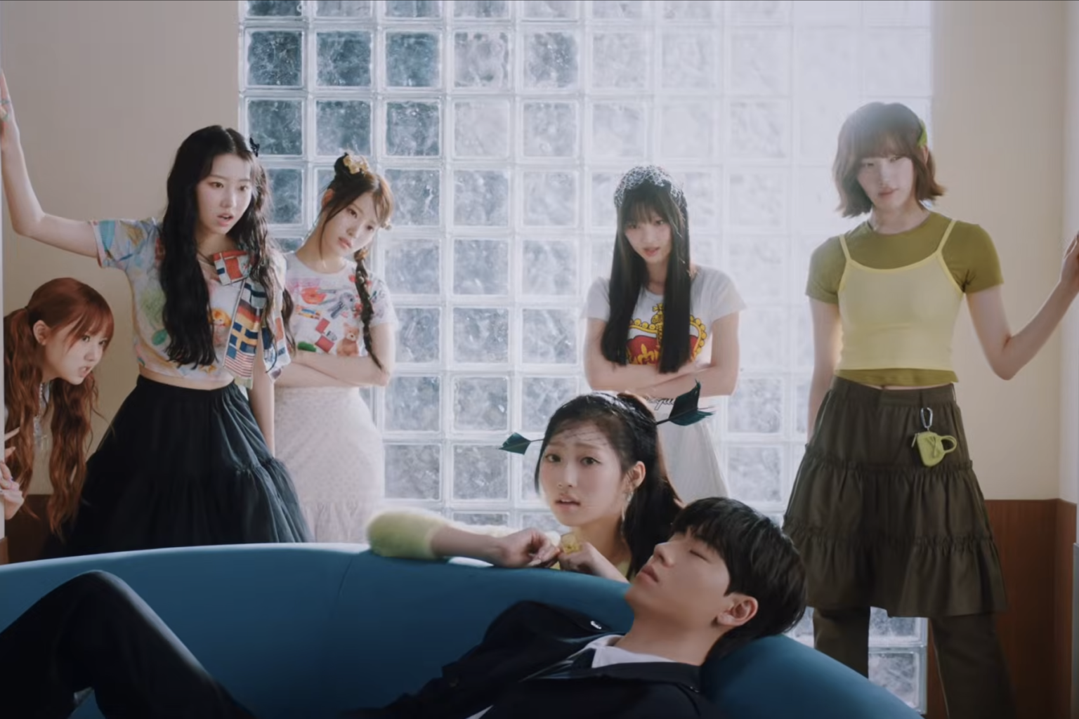 Watch: USPEER Plays A “WICKED GAME” In Love In Playful MV Starring Bae Hyeon Seong Watch: USPEER Plays A "WICKED GAME" In Love In Playful MV Starring Bae Hyeon Seong