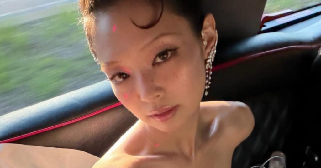 “Better Than Jennie”? 54-Year-Old TV Star Apologizes After Copying Idol’s Met Gala Look “Better Than Jennie”? 54-Year-Old TV Star Apologizes After Copying Idol’s Met Gala Look