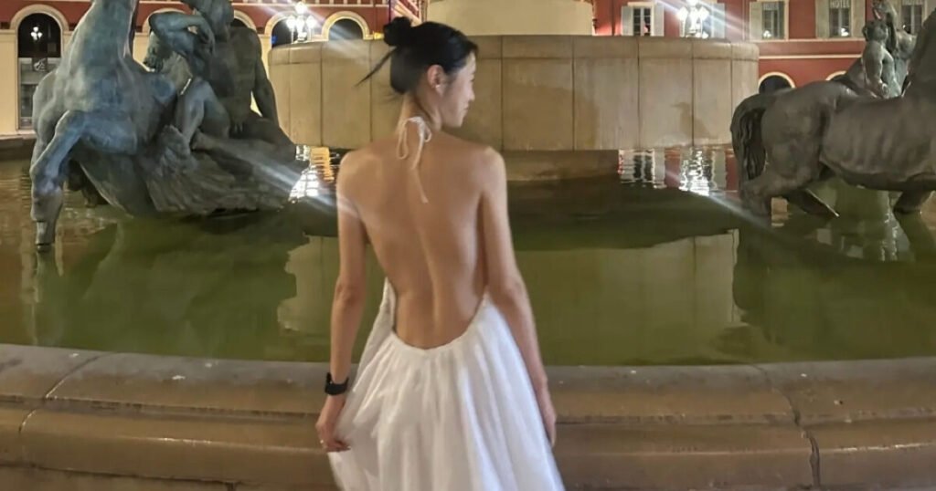 Female K-Pop Idol Captivates With Beautiful Backless Dress