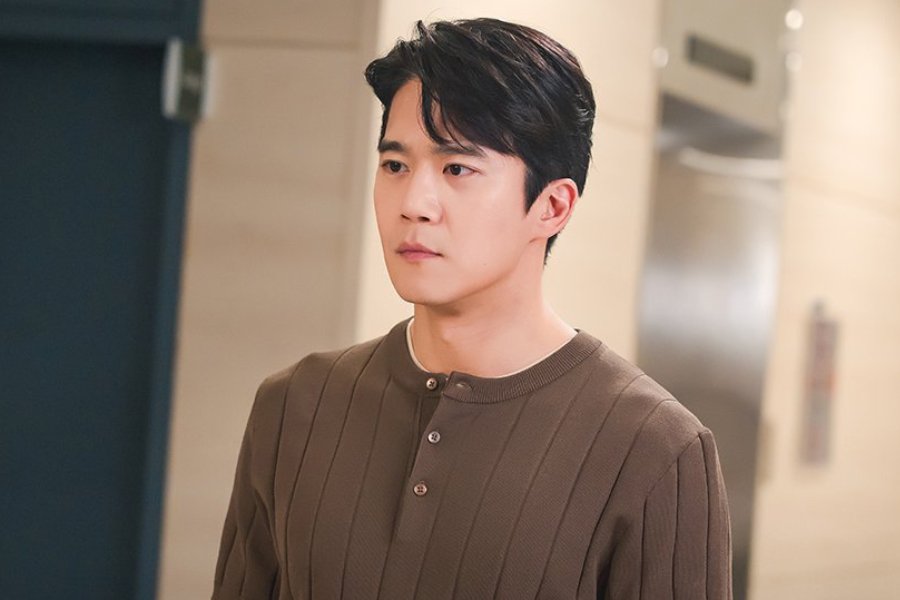 Ha Seok Jin Dishes On Working With Hani, The Appeal Of "Love On The Menu," And More