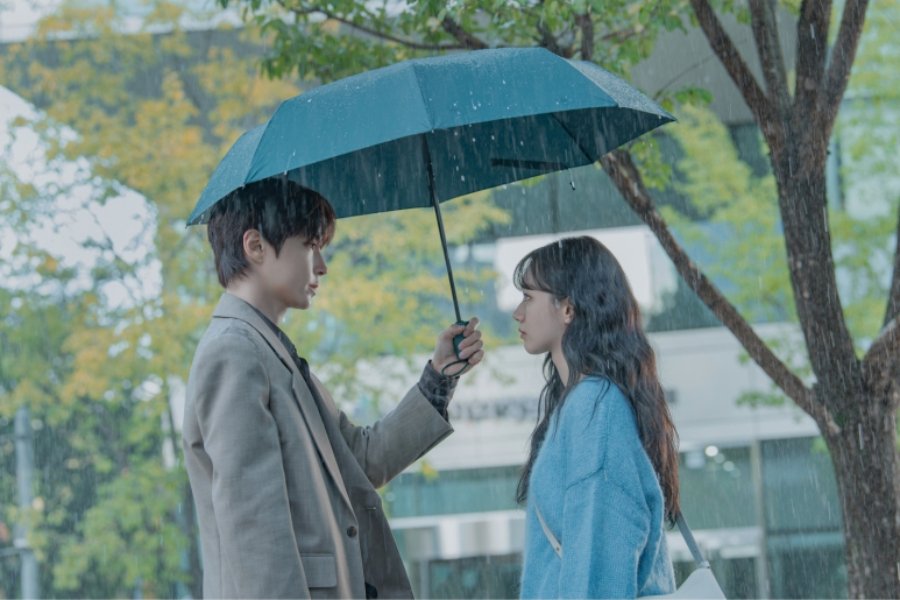 Hwang In Youp And Hyeri Reunite 15 Years After Their High School Romance In “Dream To You” Hwang In Youp And Hyeri Reunite 15 Years After Their High School Romance In "Dream To You"