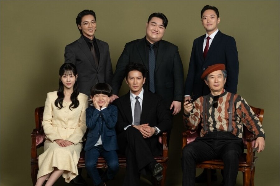 Ji Sung And His Squad Pose For Fake Family Photos In "The Apartment Job"
