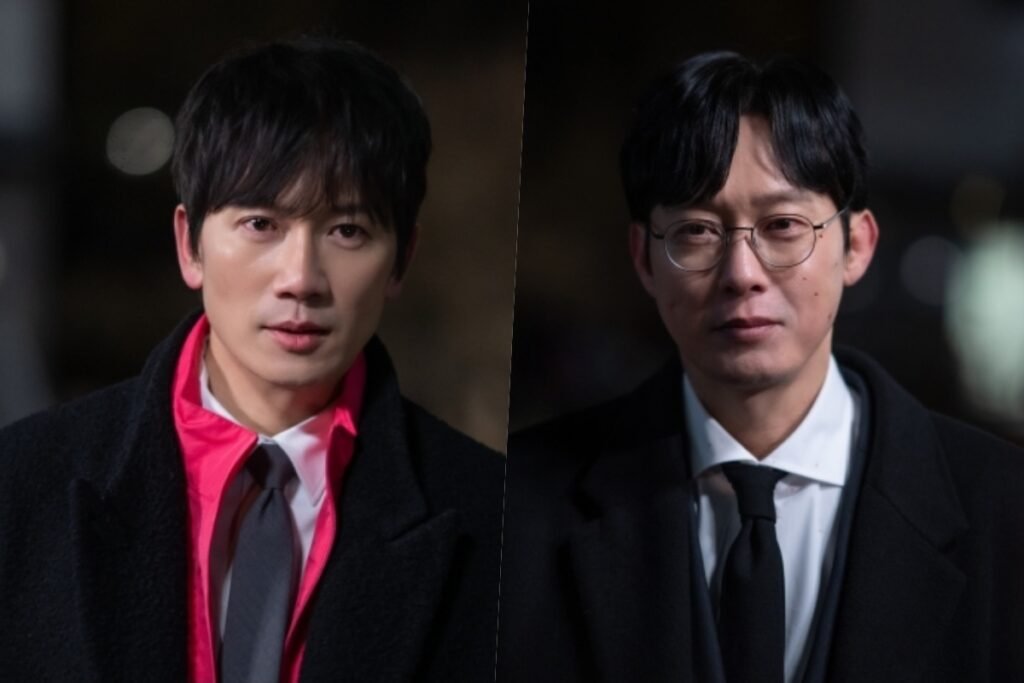 Ji Sung Has A Tense Encounter With A Blood-Spattered Park Byung Eun In “The Apartment Job” Ji Sung Has A Tense Encounter With A Blood-Spattered Park Byung Eun In "The Apartment Job"