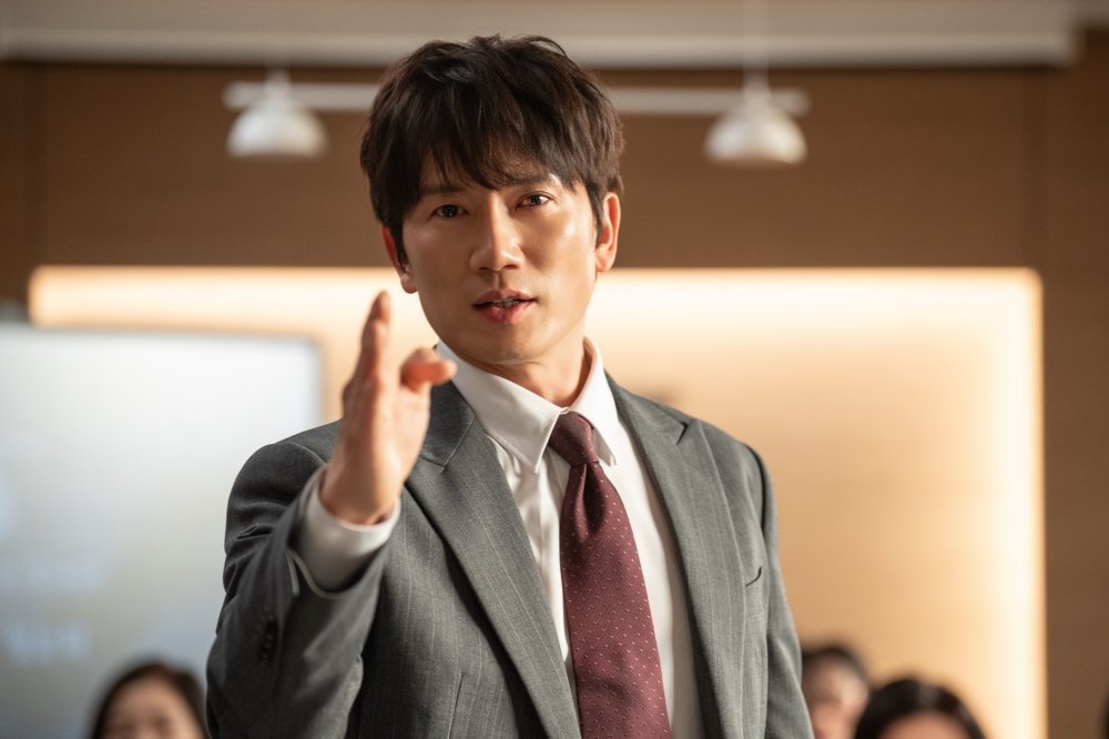 Ji Sung, Park Byung Eun, And Moon So Ri Get Into A Heated Argument In "The Apartment Job"