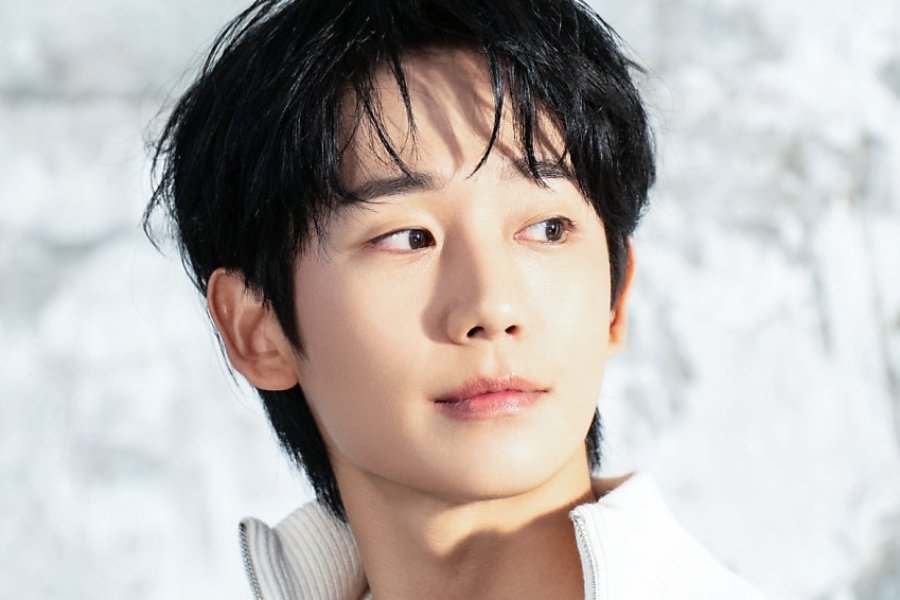 Jung Hae In In Talks To Star As Ambitious Real Estate Agent In New Drama Jung Hae In In Talks To Star As Ambitious Real Estate Agent In New Drama