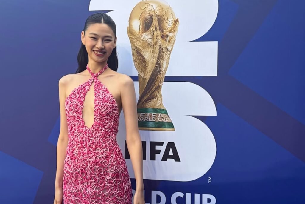 Jung Ho Yeon Becomes First Korean Actress To Participate In Official Event At FIFA World Cup Final Jung Ho Yeon Becomes First Korean Actress To Participate In Official Event At FIFA World Cup Final