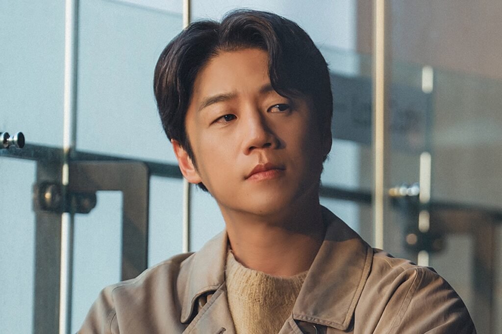 Jung Jun Won Shares Thoughts On His "A Bona Fide Killer" Character, Working With Kong Hyo Jin And Lee Sang Yi, And More