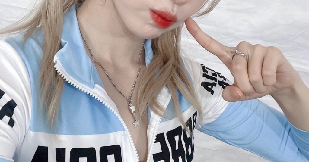 K-Pop Idol Shows Off Unrivaled Doll-Like Visuals