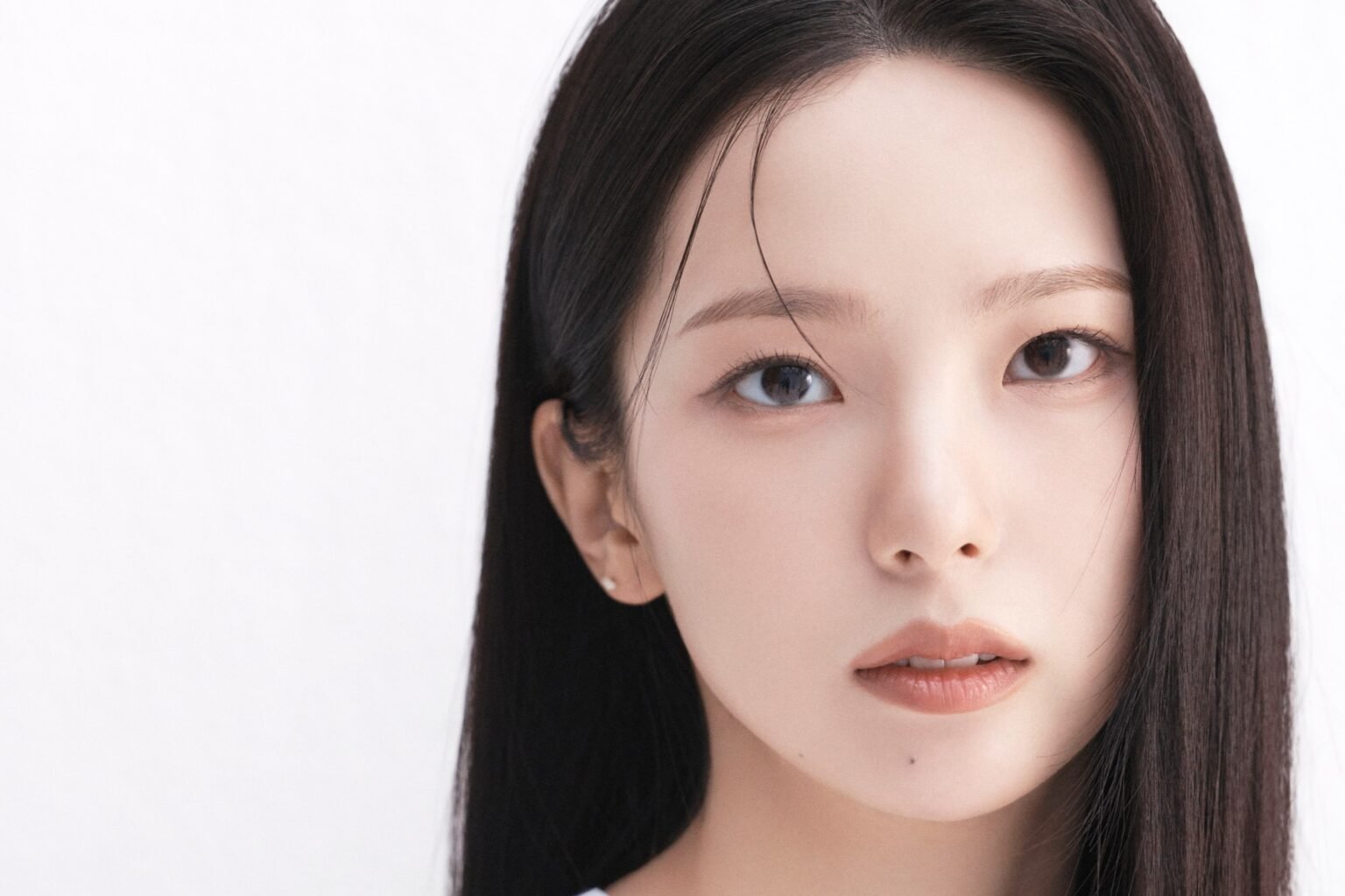 Kep1er And CLC’s Yujin Releases Gorgeous Profile Photos After Signing With New Agency Kep1er And CLC's Yujin Releases Gorgeous Profile Photos After Signing With New Agency