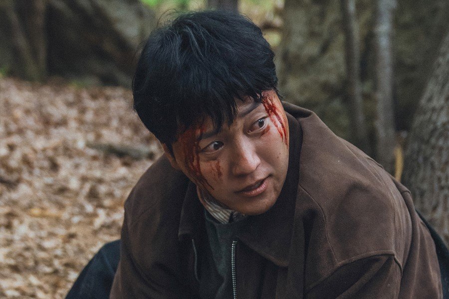 Kim Dae Myeung Goes Out Of Control In “The Husband” Kim Dae Myeung Goes Out Of Control In “The Husband”