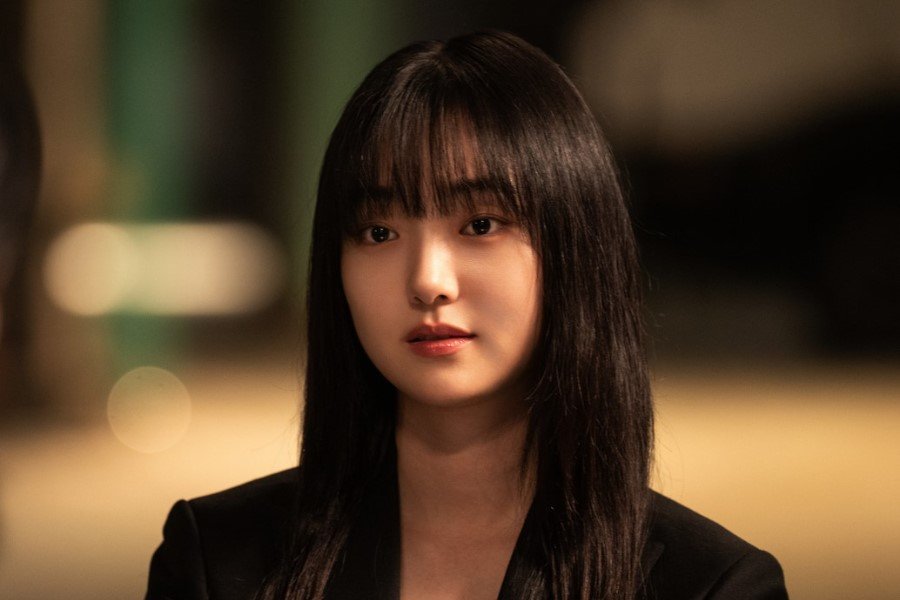 Kim Hye Joon Is Ready To Unleash Her Killer Instinct In “A Shop For Killers 2” Kim Hye Joon Is Ready To Unleash Her Killer Instinct In “A Shop For Killers 2”